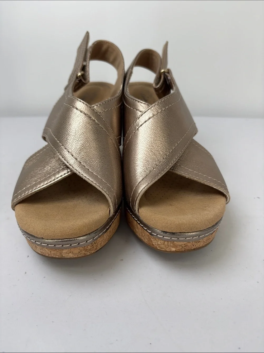 🍀 Clarks Metallic Gold Leather Wedge Sandals